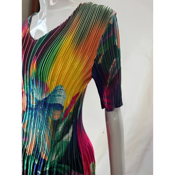 Vibrant Mini Pleats Top With V-Neck & Short Sleeves - Picture 5 of 16